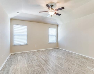 520 Pollyann Trail - Photo Thumbnail 12