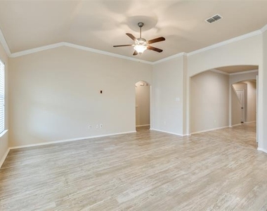 520 Pollyann Trail - Photo Thumbnail 2