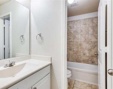 520 Pollyann Trail - Photo Thumbnail 16