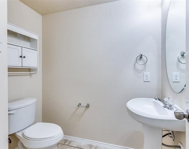 520 Pollyann Trail - Photo Thumbnail 17