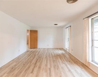 3409 High Meadows Drive - Photo Thumbnail 4