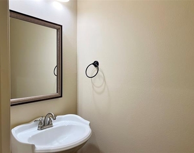 1312 W Jefferson Street - Photo Thumbnail 5