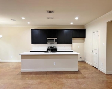 1312 W Jefferson Street - Photo Thumbnail 3