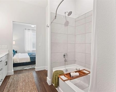 1735 N Greenville Avenue - Photo Thumbnail 9