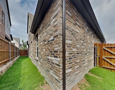 1029 Fallgate Drive - Photo Thumbnail 19