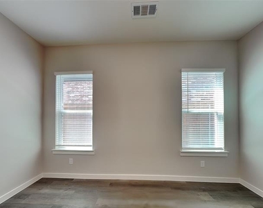 1029 Fallgate Drive - Photo Thumbnail 6