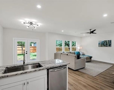 5206 Slate Street - Photo Thumbnail 9