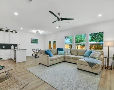 5206 Slate Street - Photo Thumbnail 15