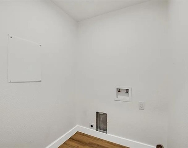 5206 Slate Street - Photo Thumbnail 8