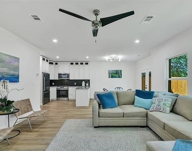 5206 Slate Street - Photo Thumbnail 6