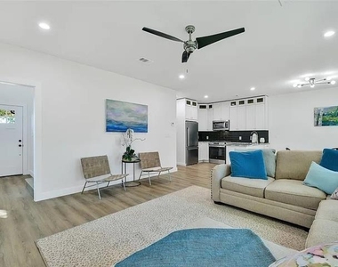 5206 Slate Street - Photo Thumbnail 7