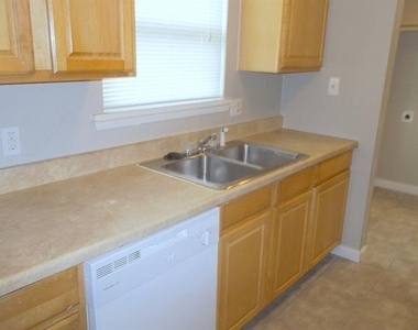 1502 Cardinal Drive - Photo Thumbnail 4