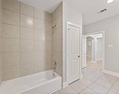 13609 W Pinnacle Circle - Photo Thumbnail 8