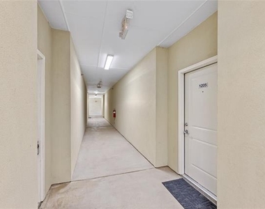 13609 W Pinnacle Circle - Photo Thumbnail 17