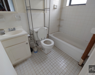 East 89th Street - Photo Thumbnail 2