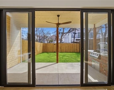 4220 Munger Avenue - Photo Thumbnail 10