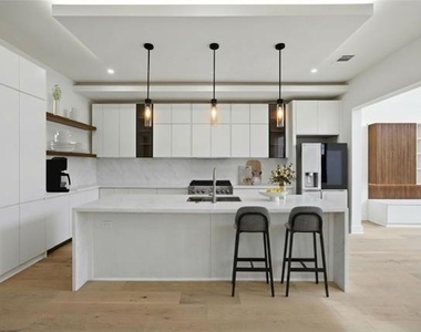 4220 Munger Avenue - Photo Thumbnail 7