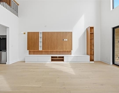 4220 Munger Avenue - Photo Thumbnail 8