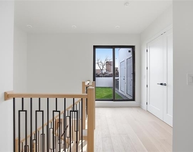 4220 Munger Avenue - Photo Thumbnail 21