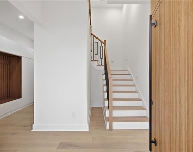 4220 Munger Avenue - Photo Thumbnail 2
