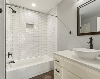 933 Rice Street - Photo Thumbnail 8