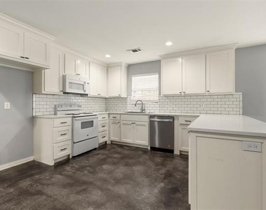 933 Rice Street - Photo Thumbnail 5