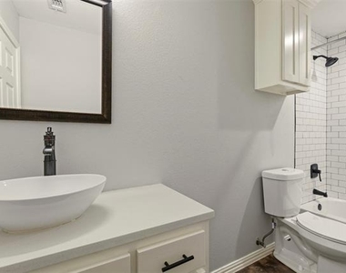 933 Rice Street - Photo Thumbnail 9