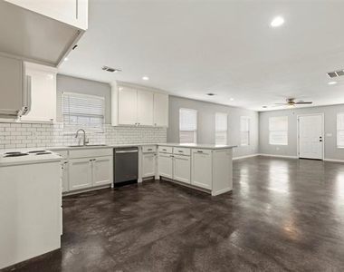 933 Rice Street - Photo Thumbnail 4
