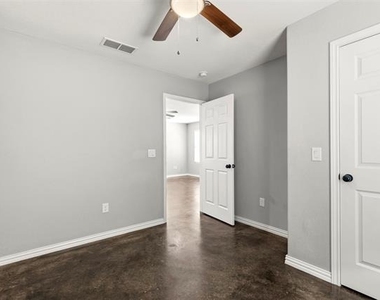 933 Rice Street - Photo Thumbnail 11