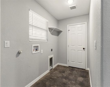 933 Rice Street - Photo Thumbnail 14
