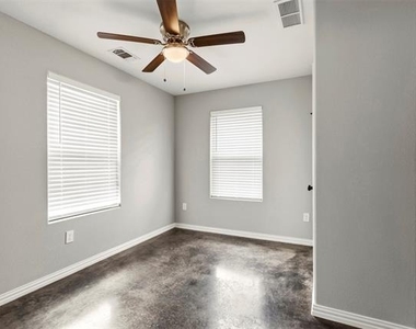 933 Rice Street - Photo Thumbnail 12