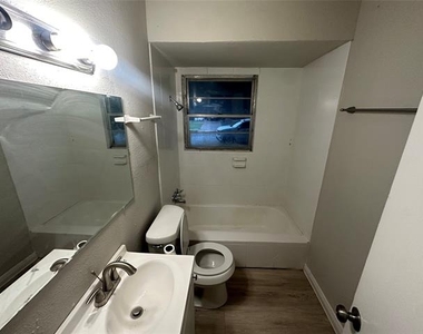 2908 Binyon Street - Photo Thumbnail 6