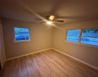 2908 Binyon Street - Photo Thumbnail 7