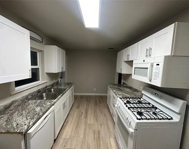 2908 Binyon Street - Photo Thumbnail 2