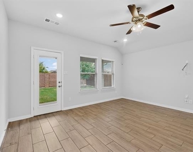 4009 Mockingbird Lane - Photo Thumbnail 3