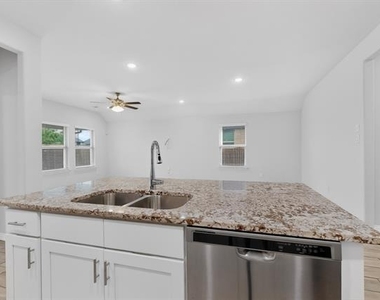 4009 Mockingbird Lane - Photo Thumbnail 10