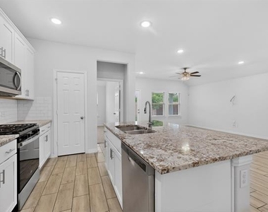 4009 Mockingbird Lane - Photo Thumbnail 11