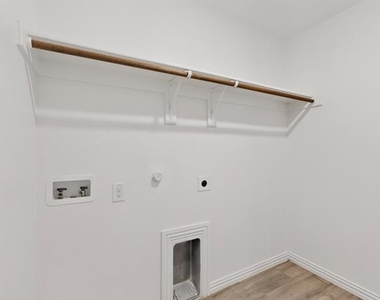 4009 Mockingbird Lane - Photo Thumbnail 30