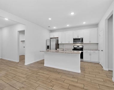 4009 Mockingbird Lane - Photo Thumbnail 7