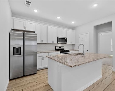 4009 Mockingbird Lane - Photo Thumbnail 6