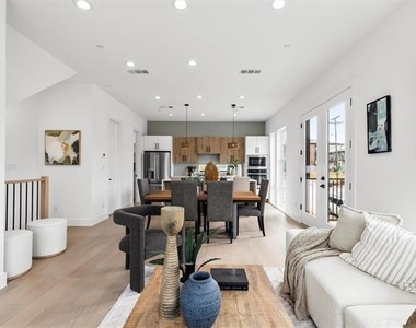 815 E 5th Avenue - Photo Thumbnail 2