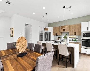 815 E 5th Avenue - Photo Thumbnail 7