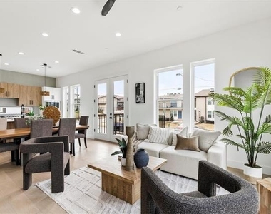 815 E 5th Avenue - Photo Thumbnail 10