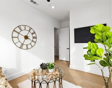 815 E 5th Avenue - Photo Thumbnail 14