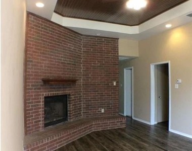 316 Lochridge Drive - Photo Thumbnail 3