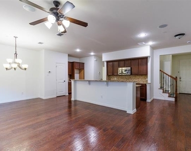 394 Teague Drive - Photo Thumbnail 7