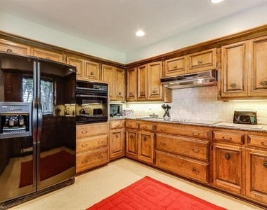 9310 Waterview Drive - Photo Thumbnail 15