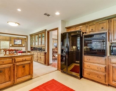 9310 Waterview Drive - Photo Thumbnail 16