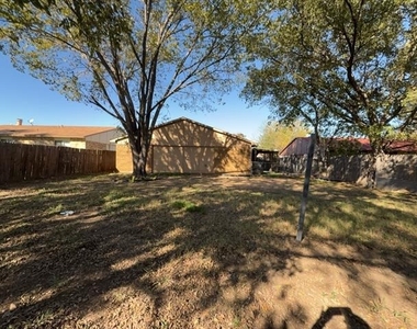 1233 Steinburg Lane - Photo Thumbnail 3