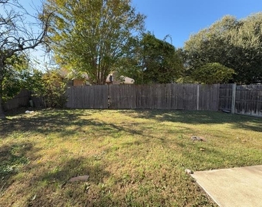 6920 Misty Meadow Drive S - Photo Thumbnail 2